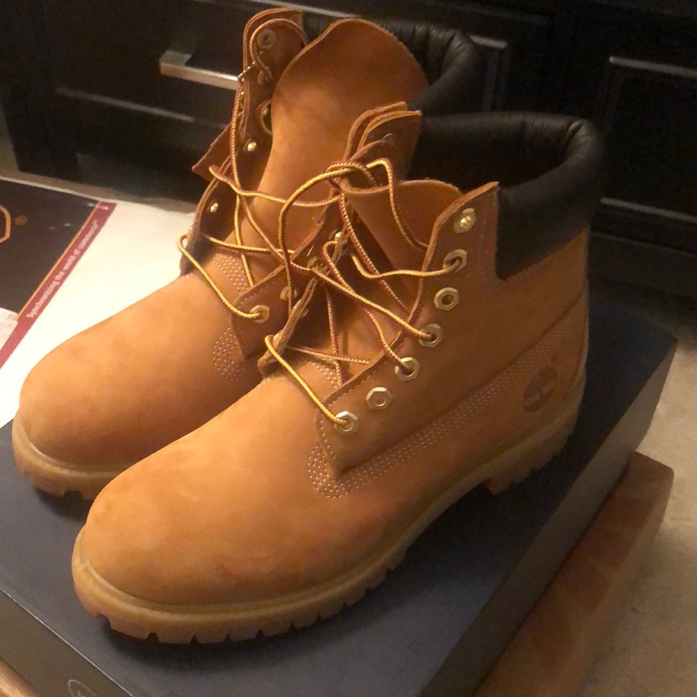 NWOT Timberland Classics (Butters)